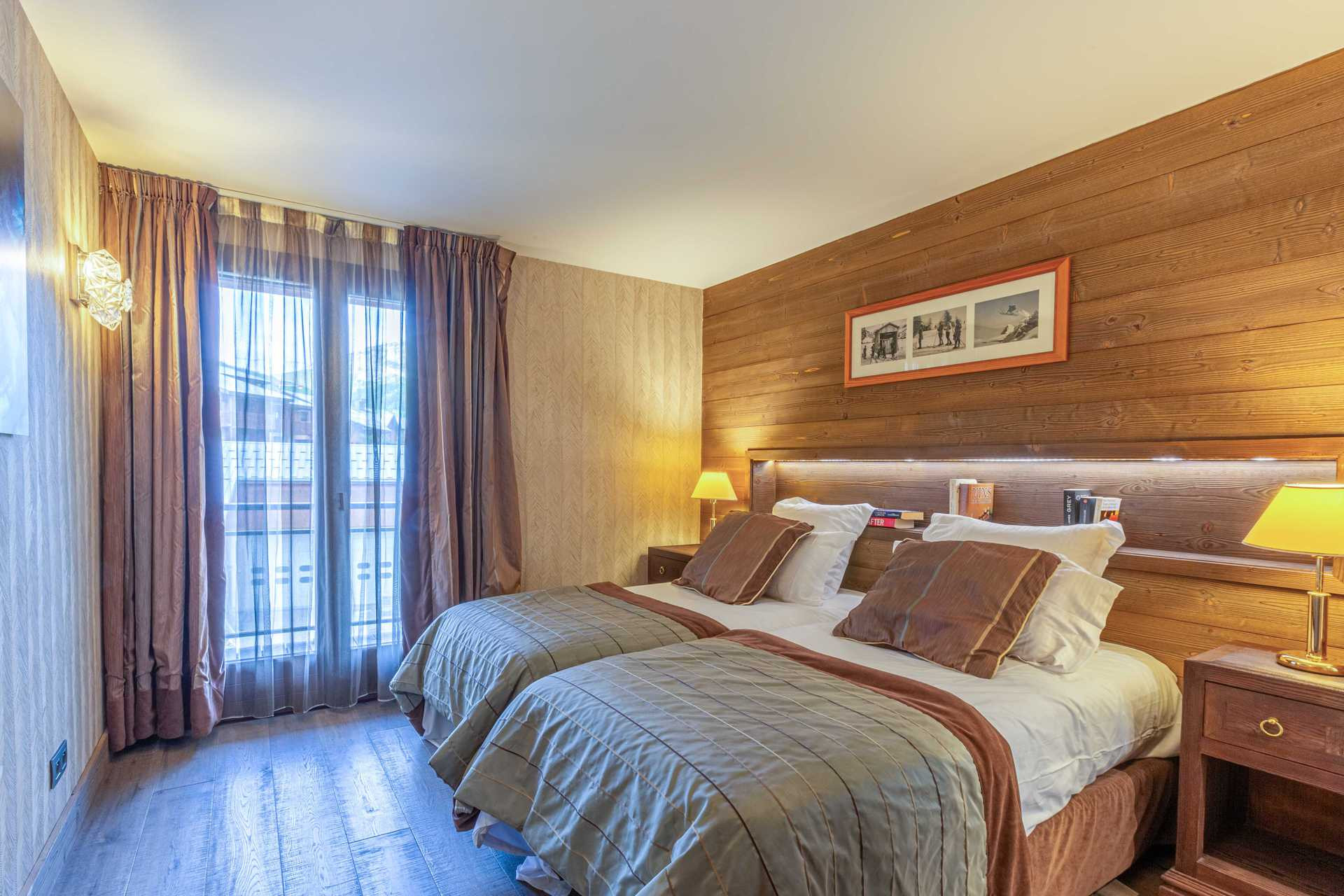 _lv_images__lot_0002340274_09_1457229