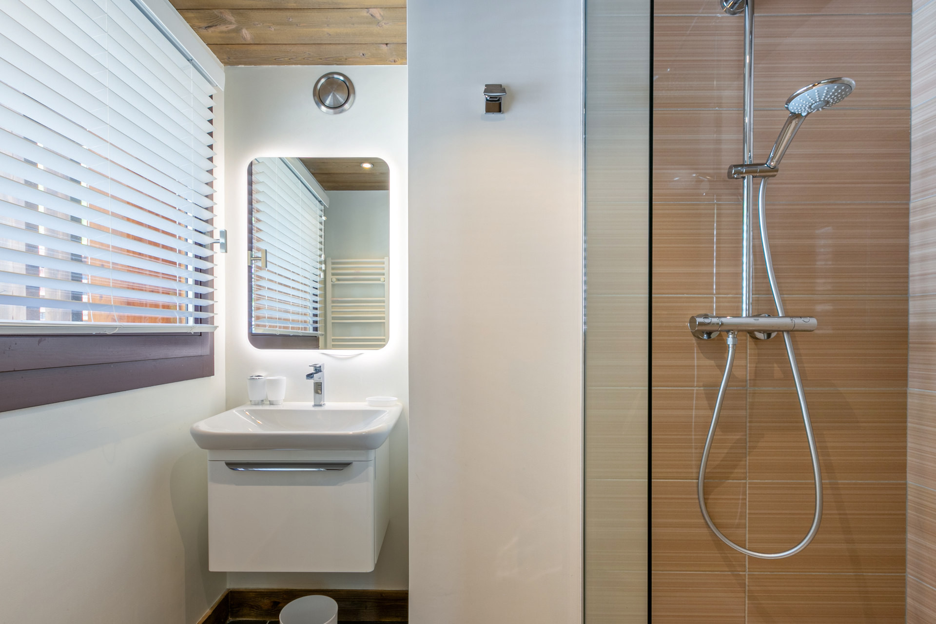 _lv_images__lot_0002340274_14_1457234