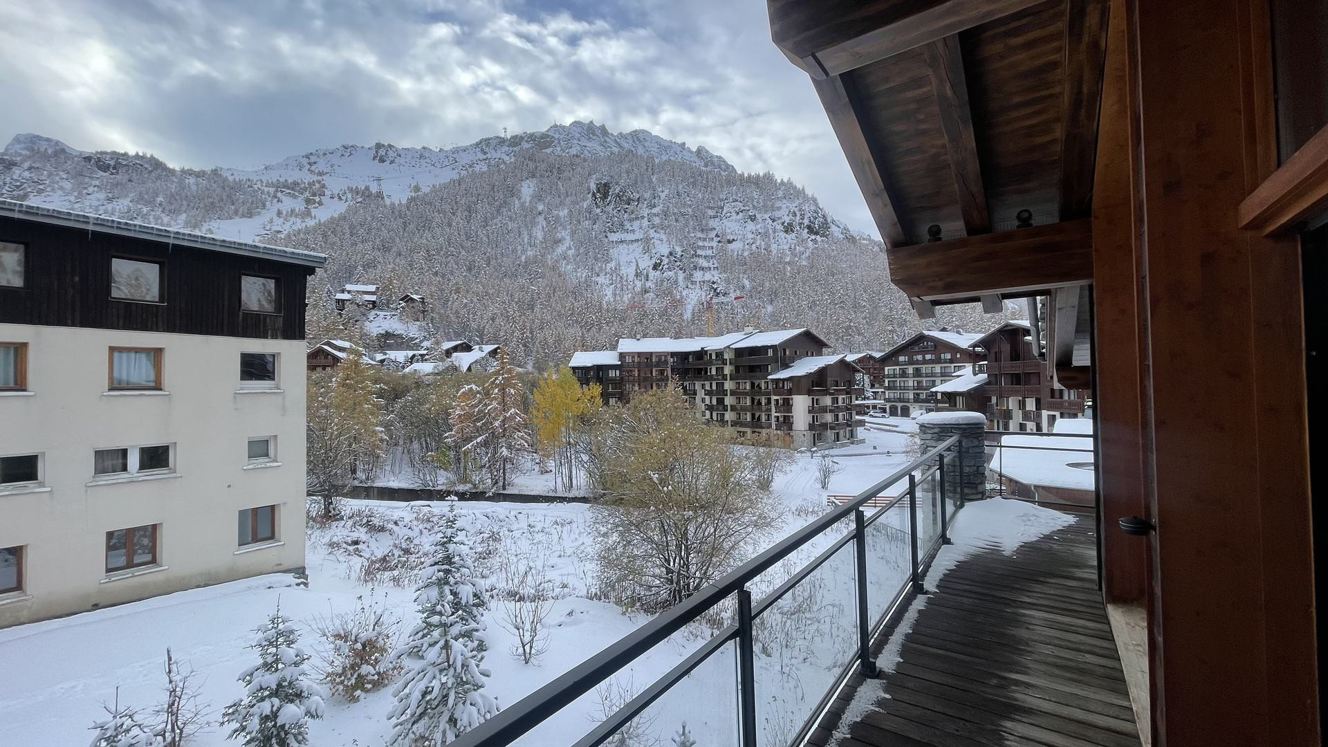 _lv_images__lot_0002340275_15_1455520