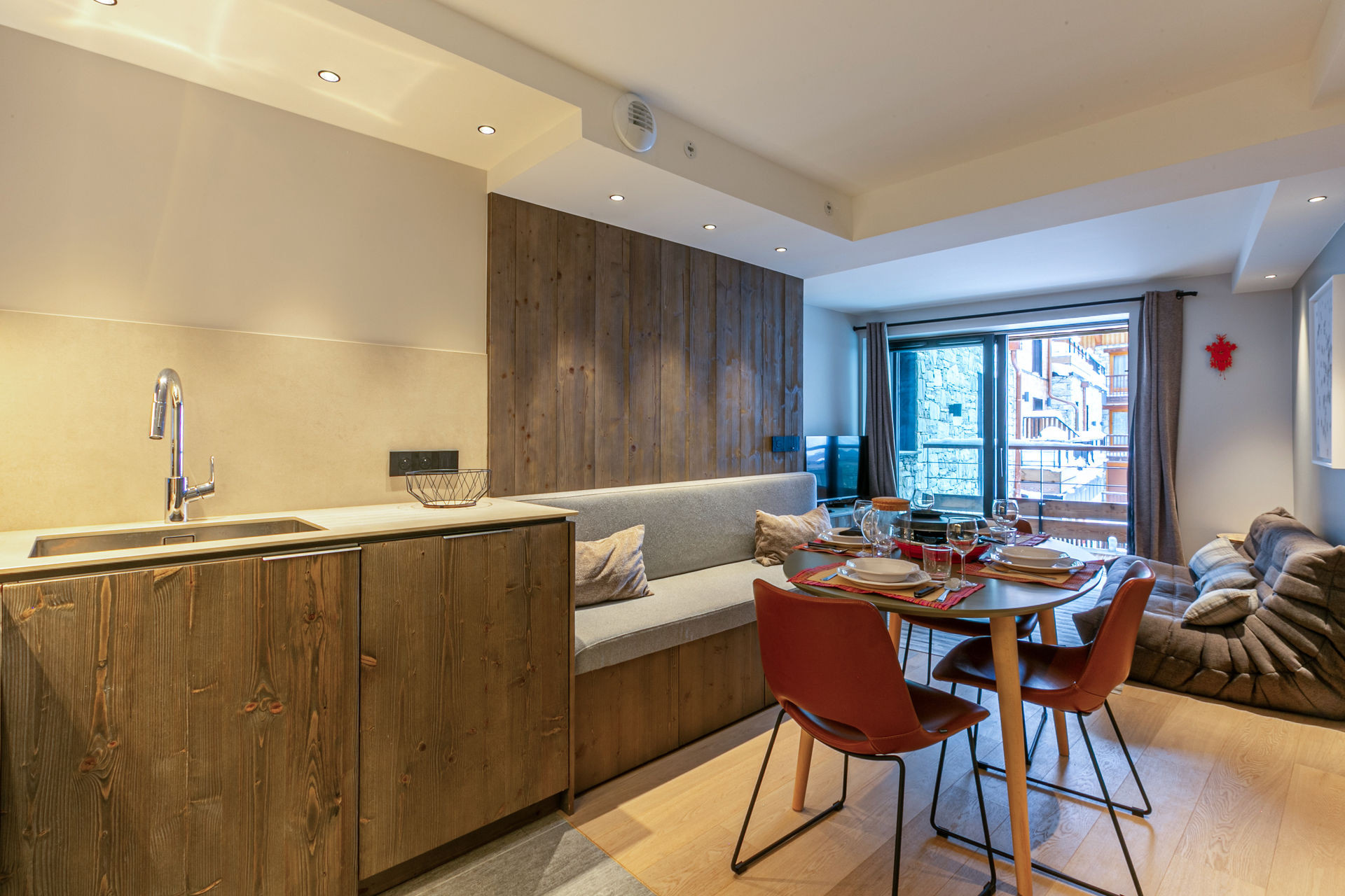 _lv_images__lot_0002340277_04_1457937