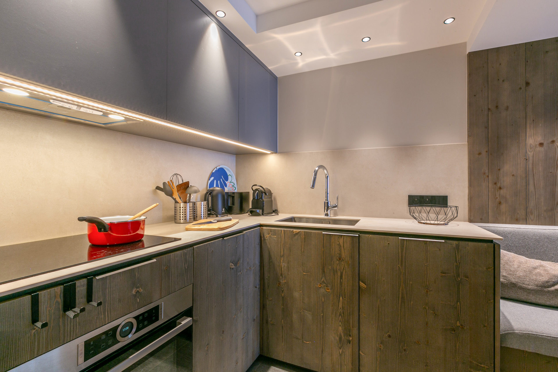 _lv_images__lot_0002340277_06_1457939