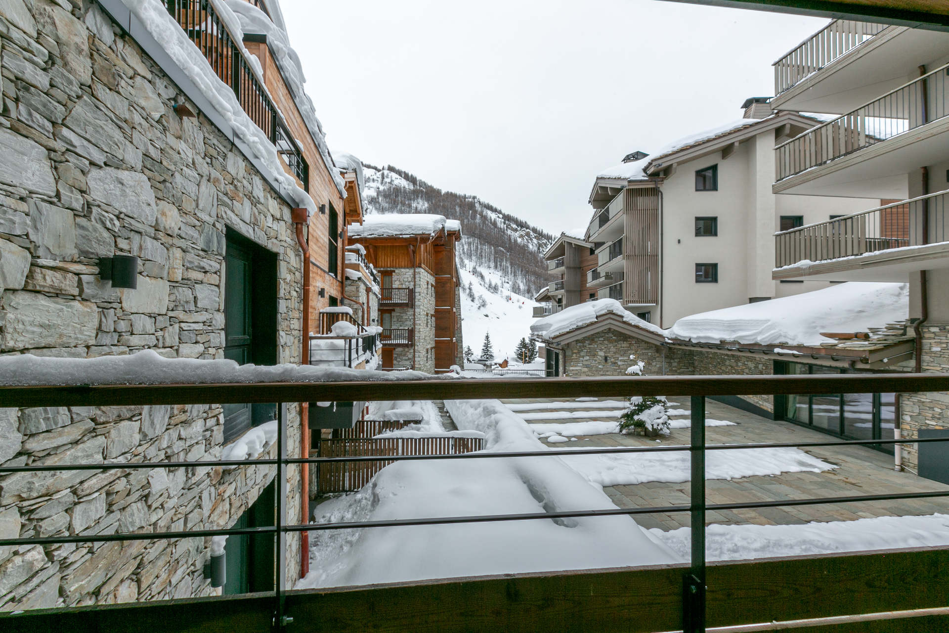 _lv_images__lot_0002340277_12_1457945