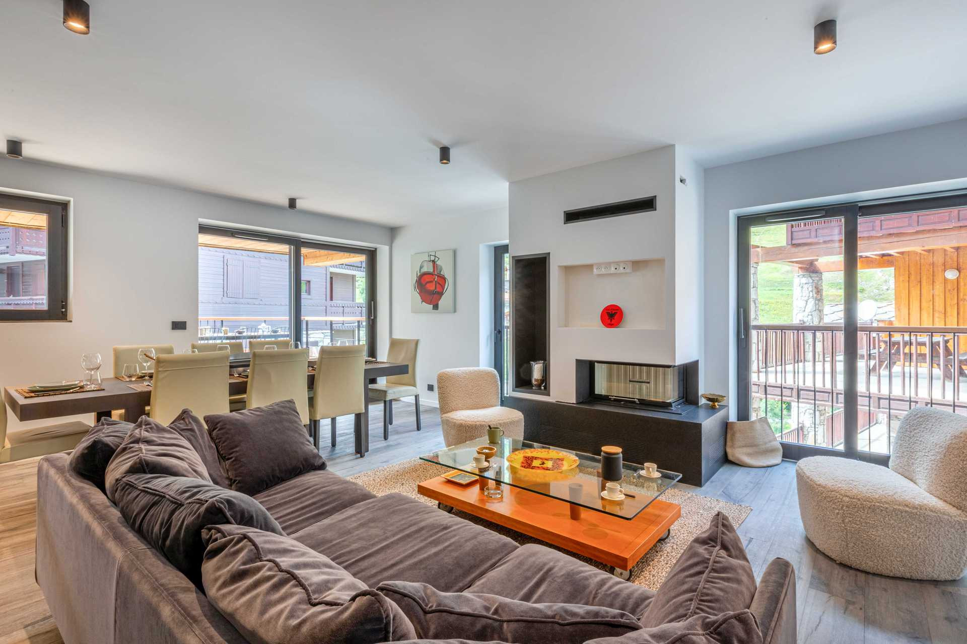 _lv_images__lot_0002340278_02_1456655