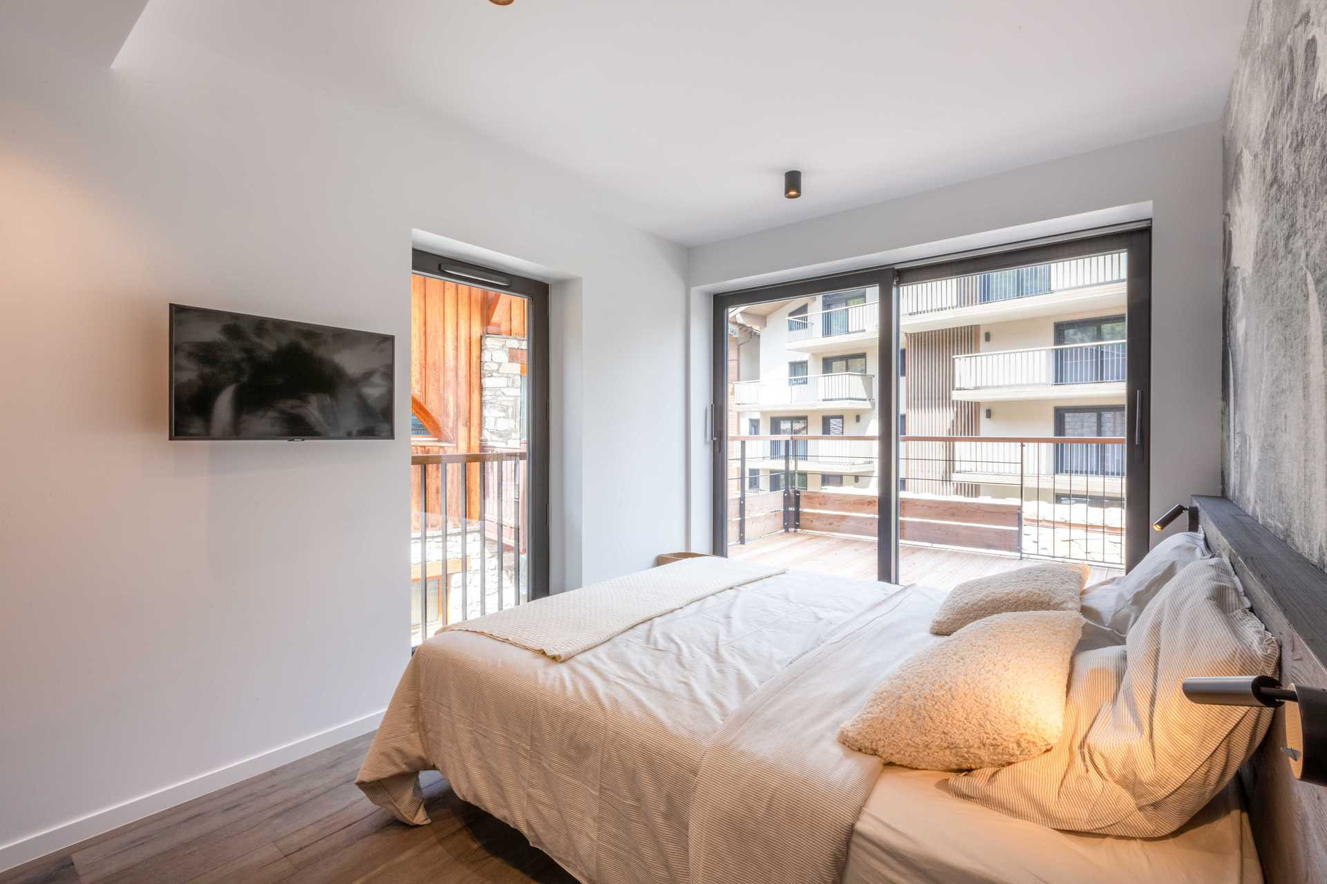 _lv_images__lot_0002340278_08_1456661