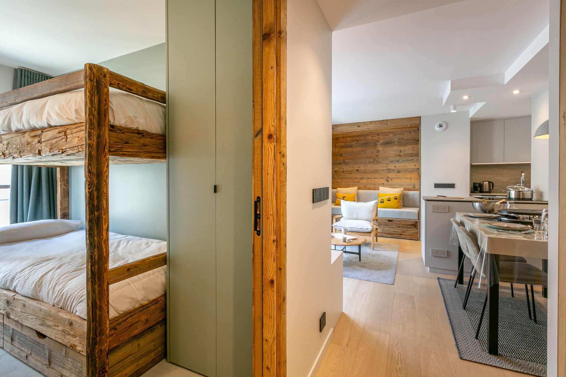 _lv_images__lot_0002340282_11_1458102