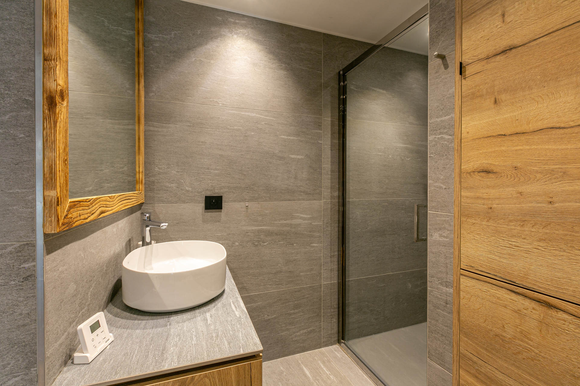 _lv_images__lot_0002340282_12_1458103