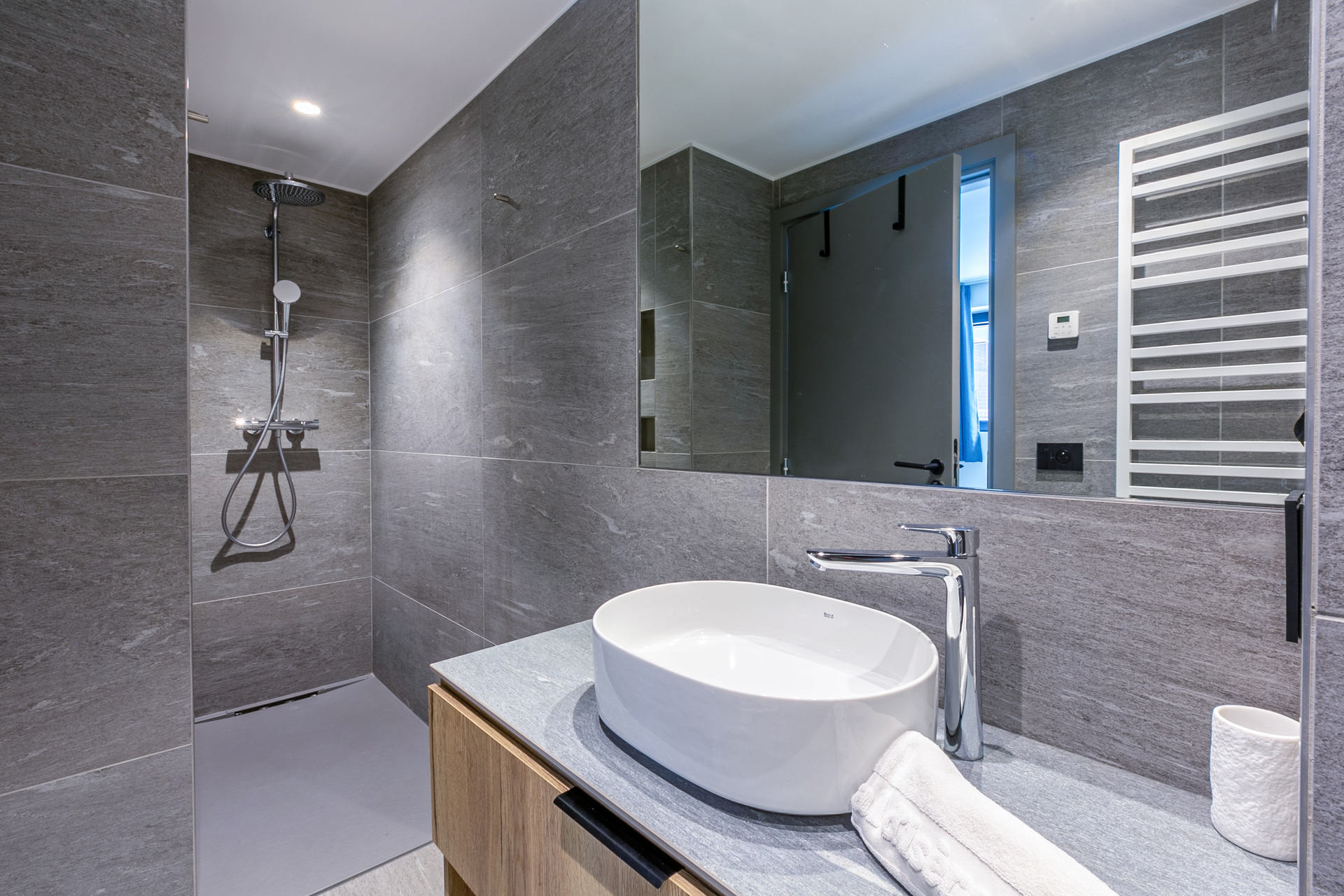 _lv_images__lot_0002340283_12_1457764