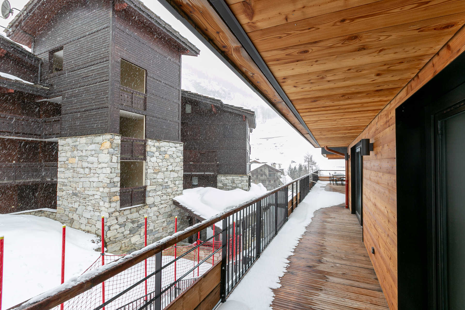 _lv_images__lot_0002340283_16_1457768