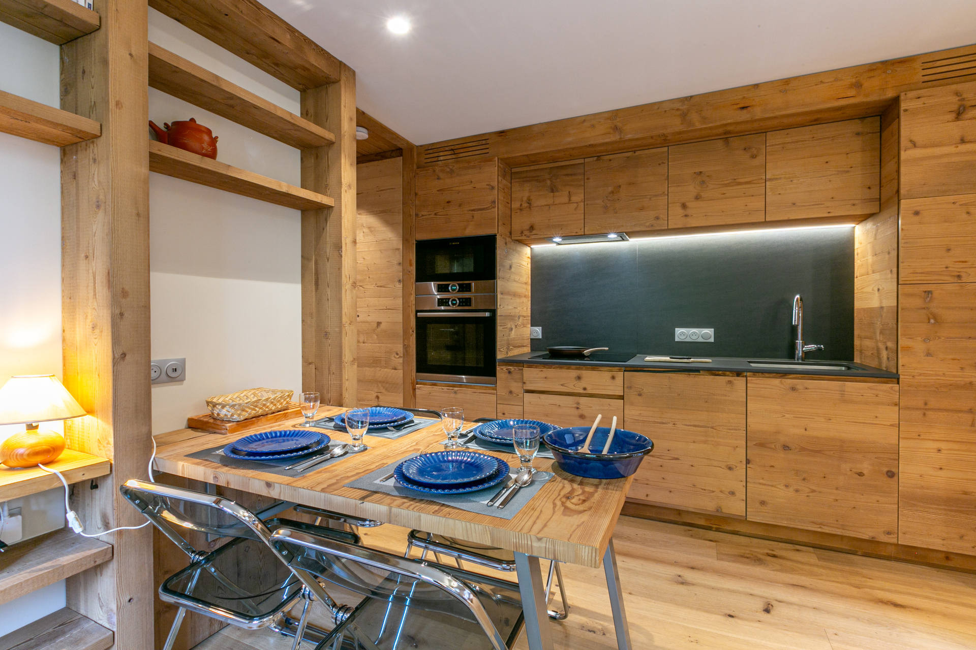 _lv_images__lot_0002340285_02_1457920