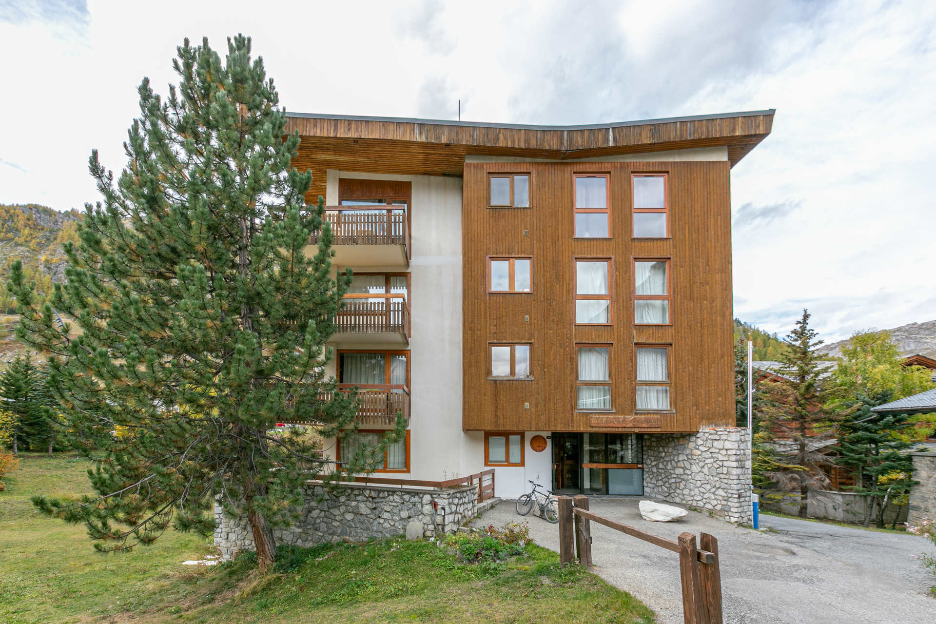 _lv_images__lot_0002340285_14_1457932