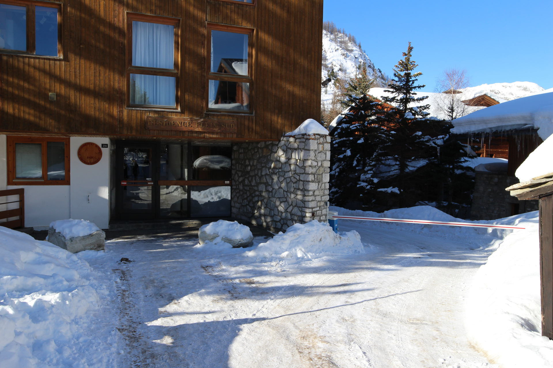 _lv_images__lot_0002340285_15_1457933