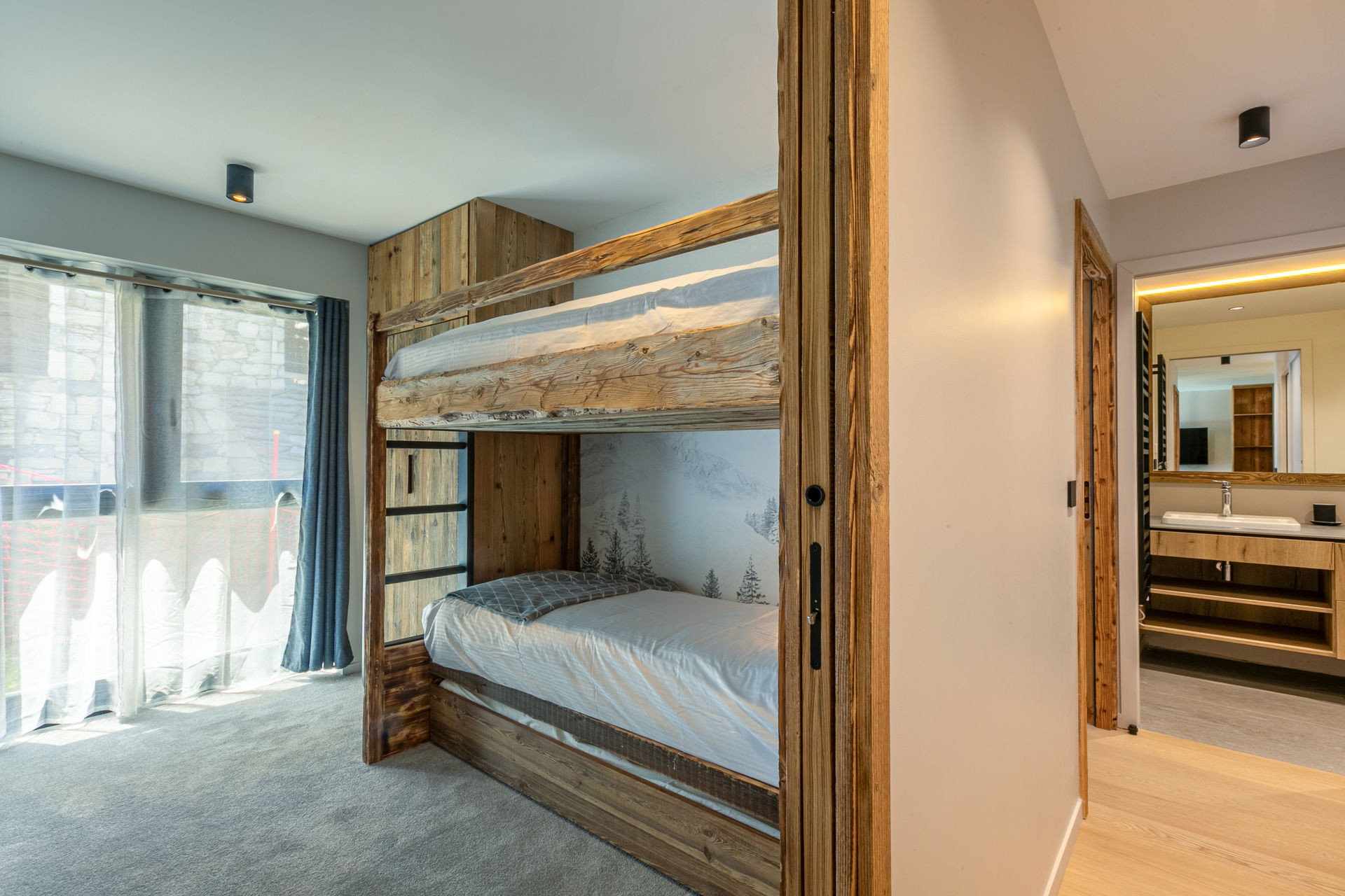 _lv_images__lot_0002340287_10_1457535