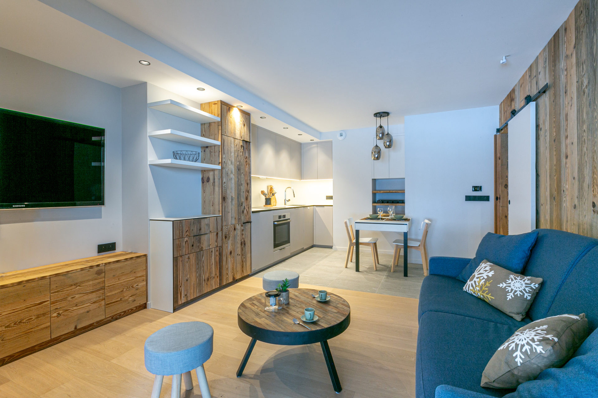 _lv_images__lot_0002340288_01_1458032