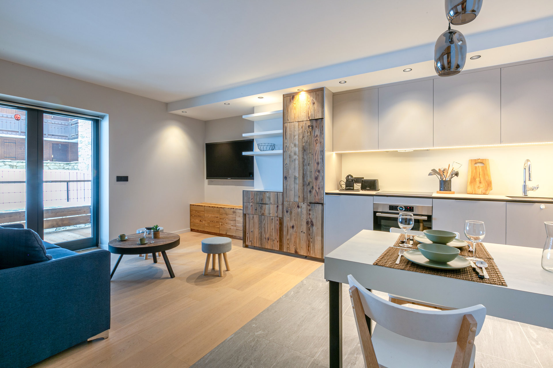 _lv_images__lot_0002340288_02_1458033