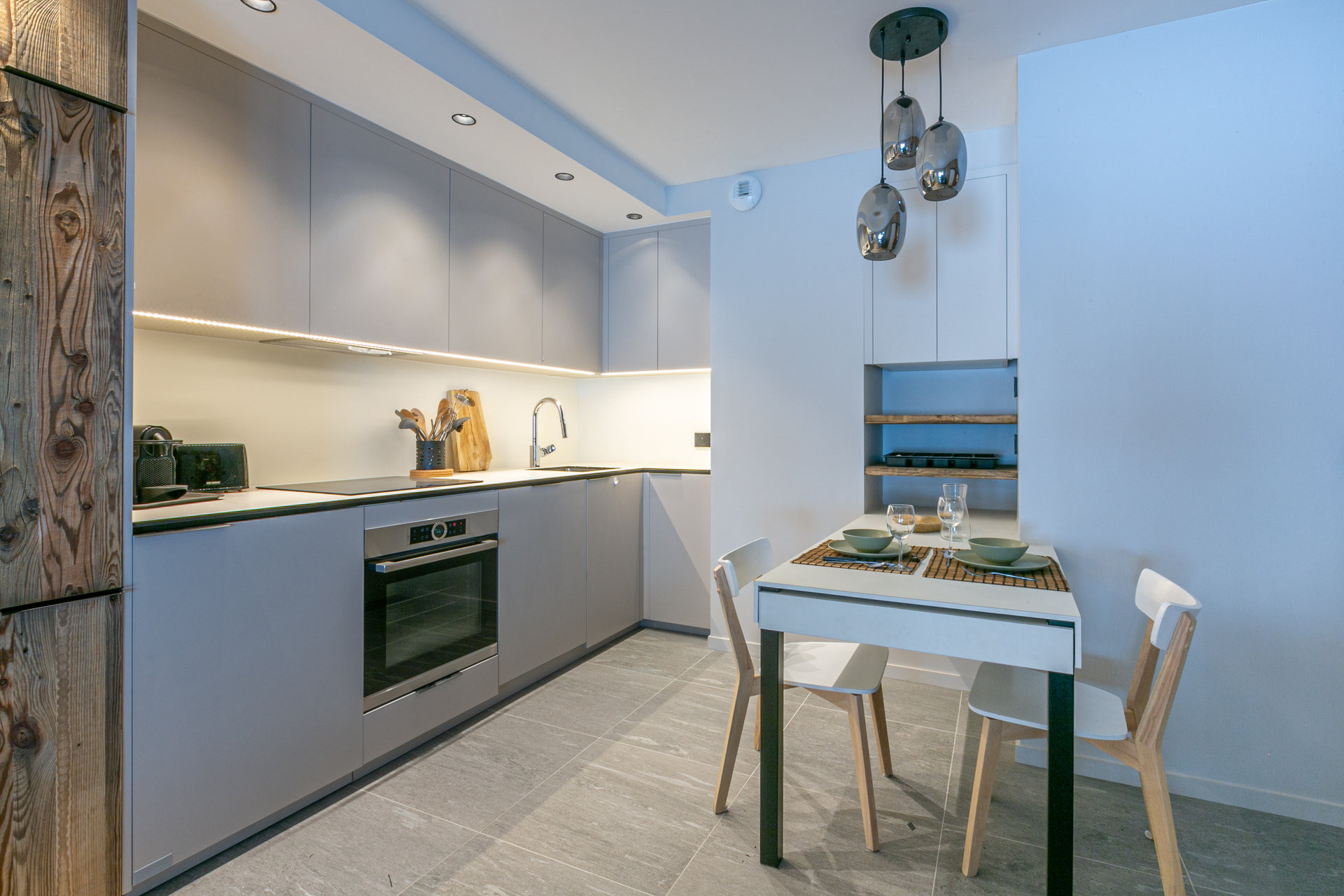 _lv_images__lot_0002340288_03_1458034