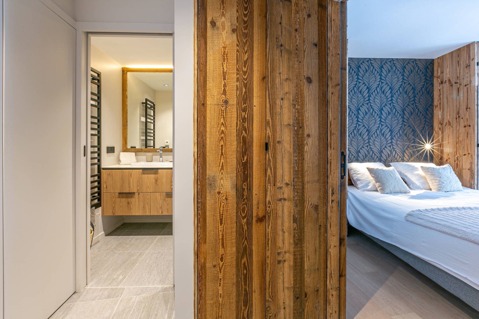 _lv_images__lot_0002340288_04_1458035