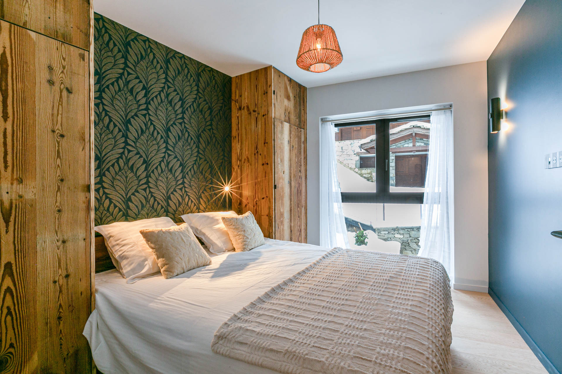 _lv_images__lot_0002340288_05_1458036