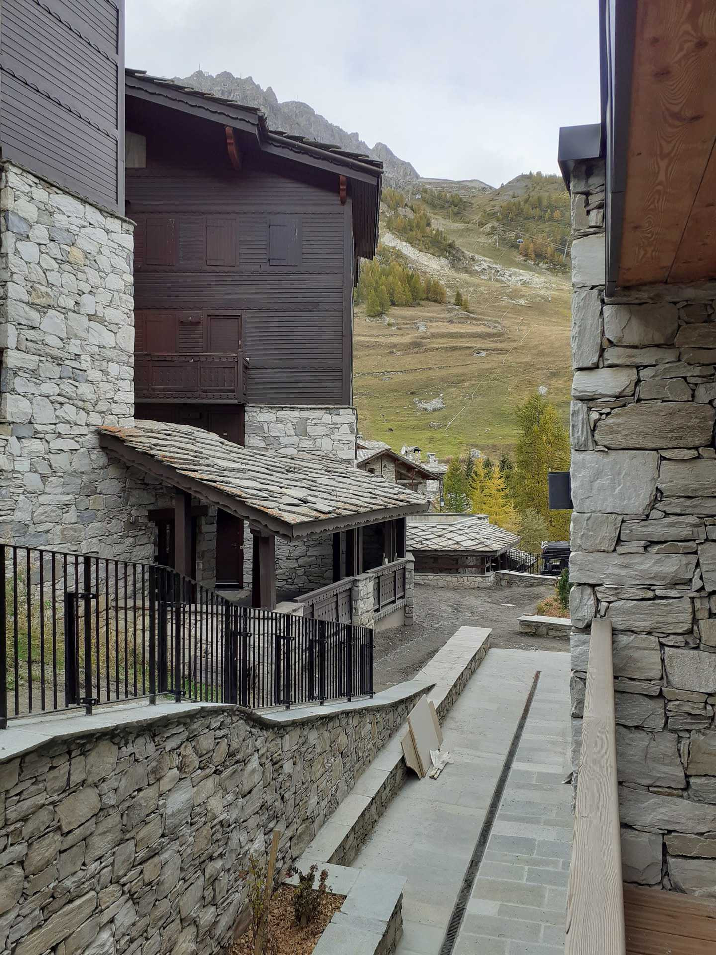 _lv_images__lot_0002340288_07_1458038