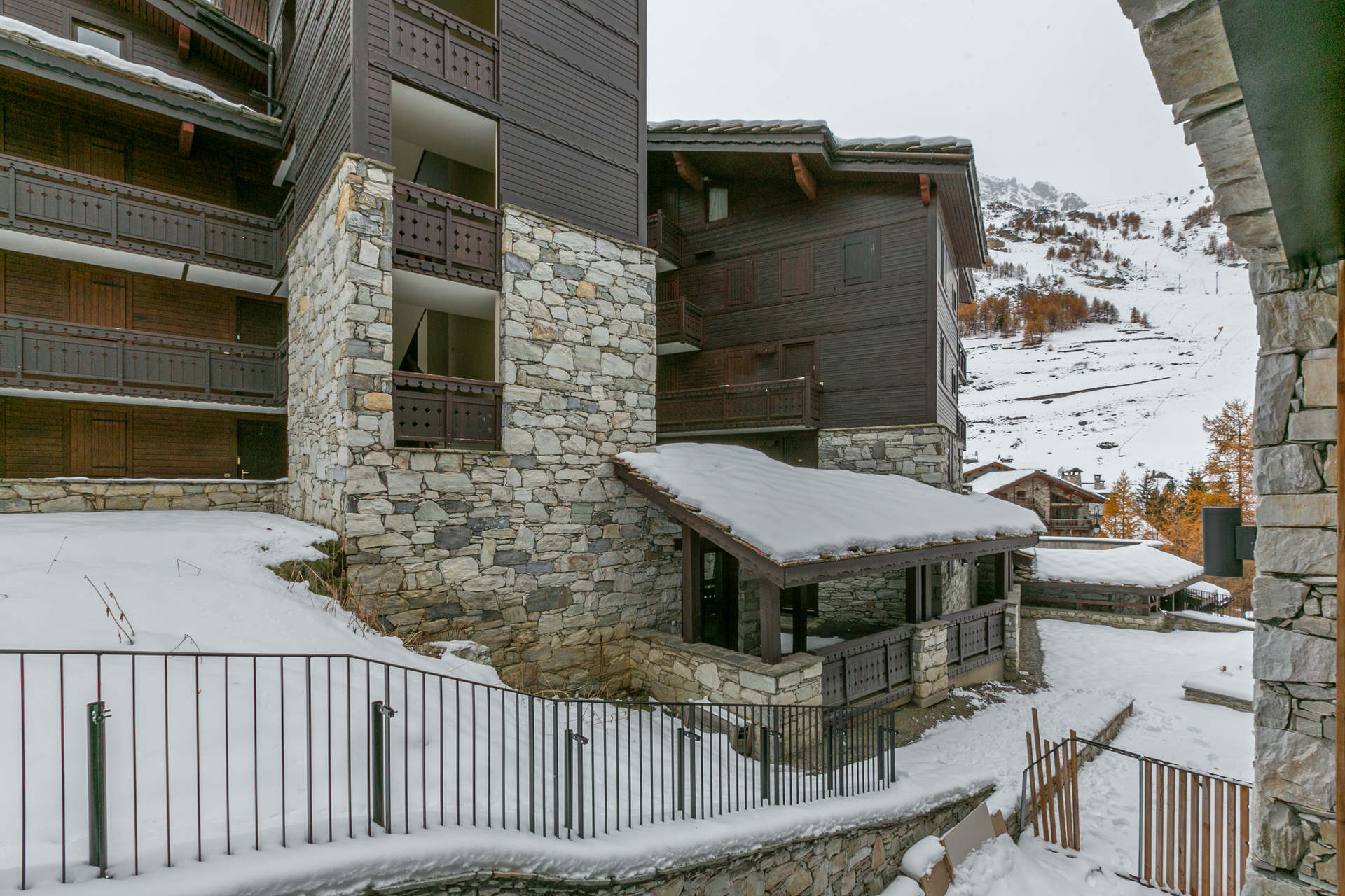 _lv_images__lot_0002340288_09_1458040