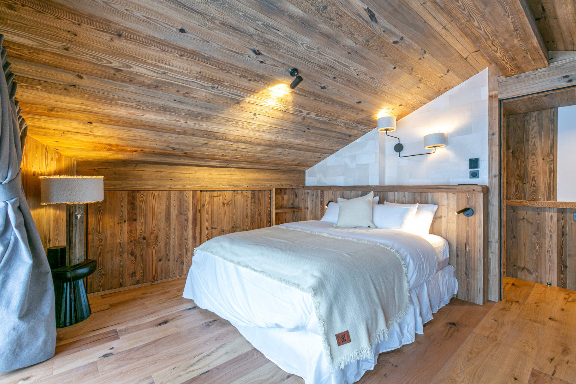 _lv_images__lot_0002340292_15_1454468