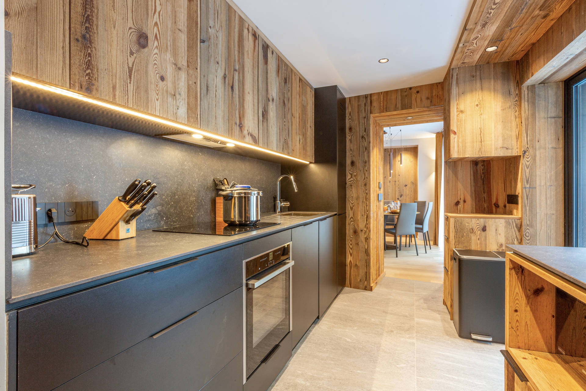 _lv_images__lot_0002340295_05_1456674