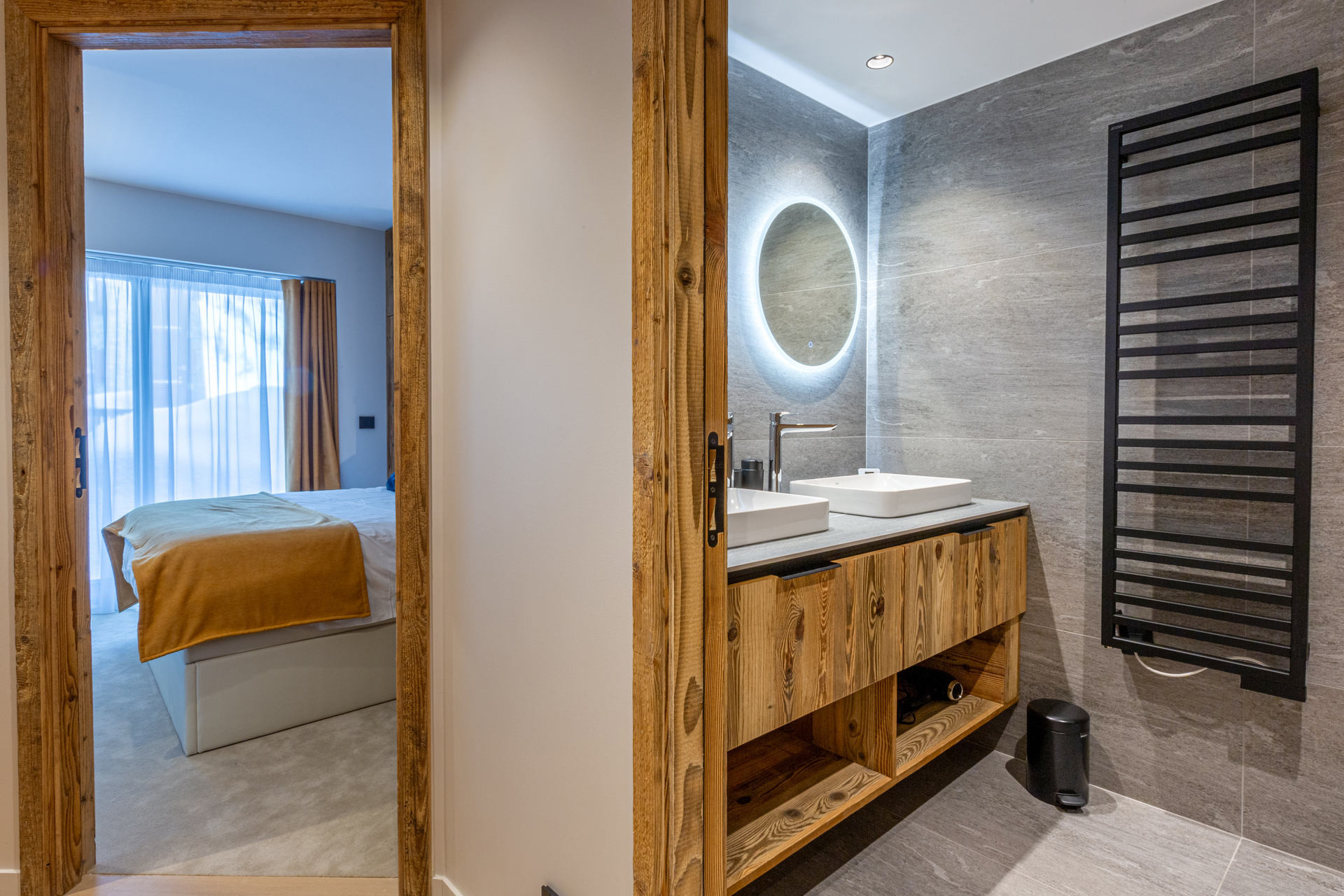 _lv_images__lot_0002340295_12_1456680