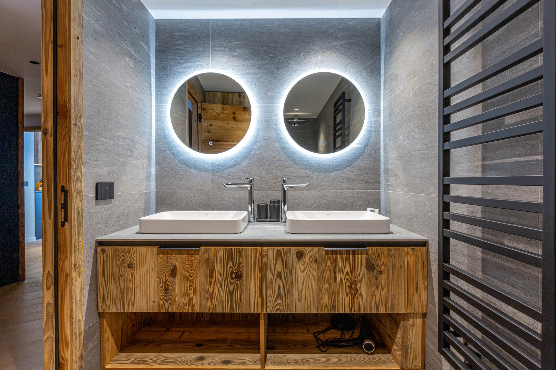 _lv_images__lot_0002340295_13_1456681