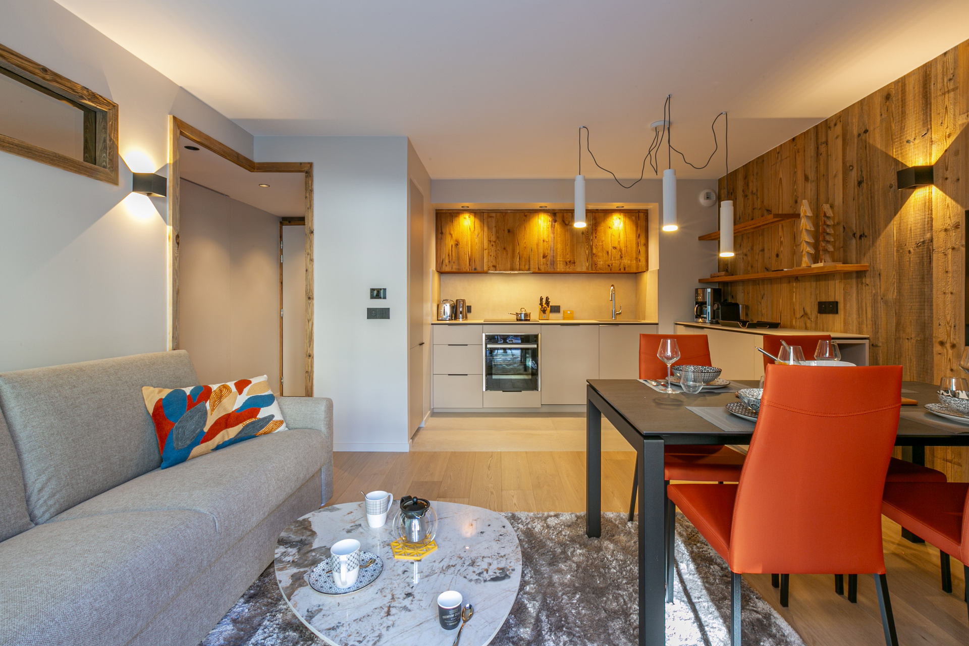 _lv_images__lot_0002340296_01_1458317