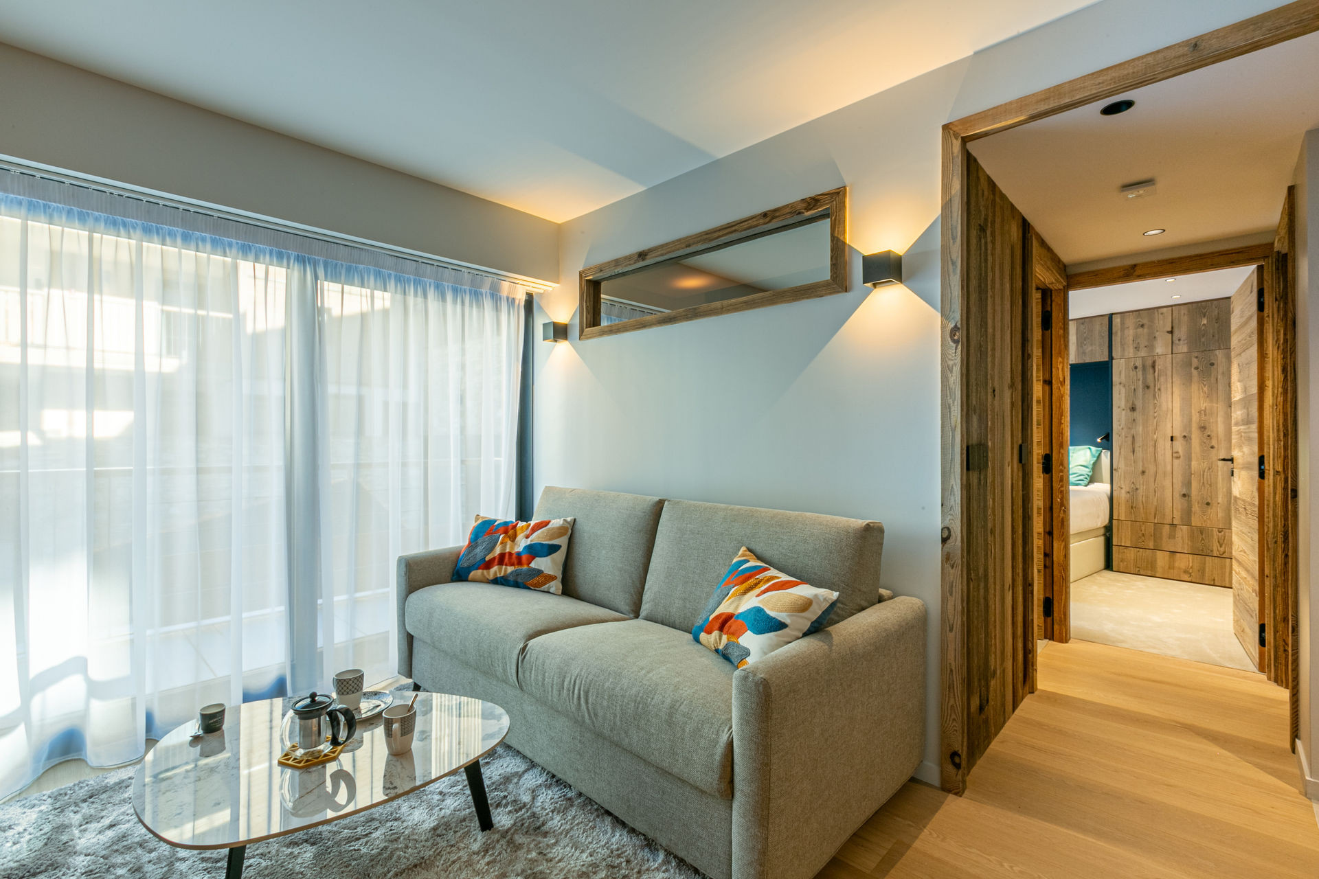 _lv_images__lot_0002340296_04_1458320