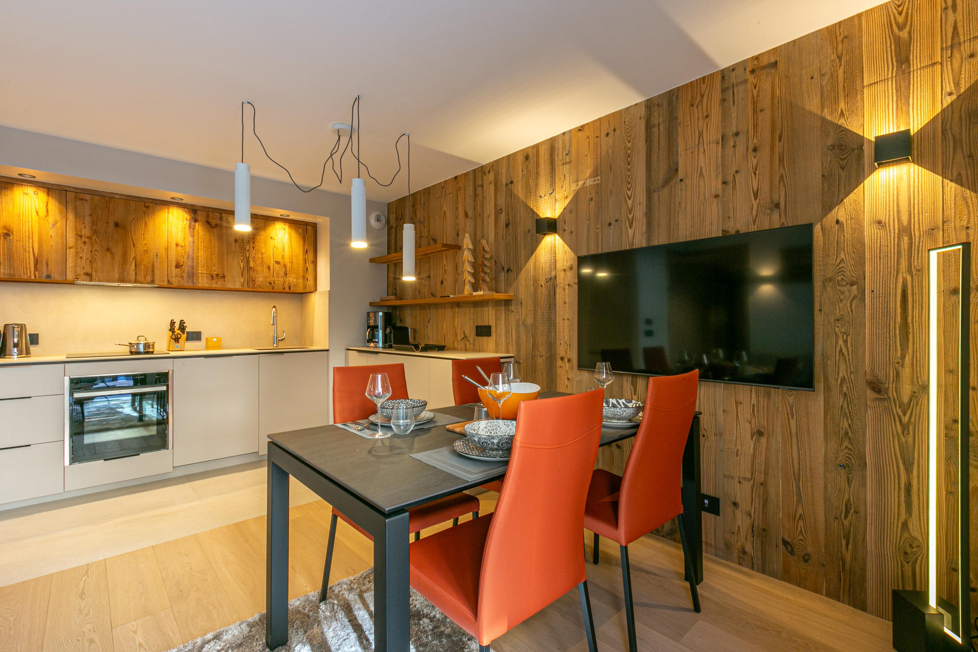 _lv_images__lot_0002340296_05_1458321