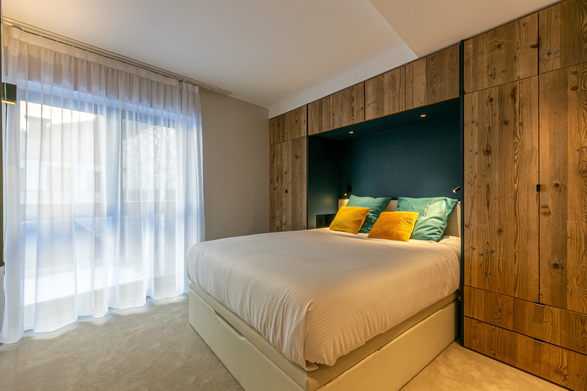 _lv_images__lot_0002340296_06_1458322