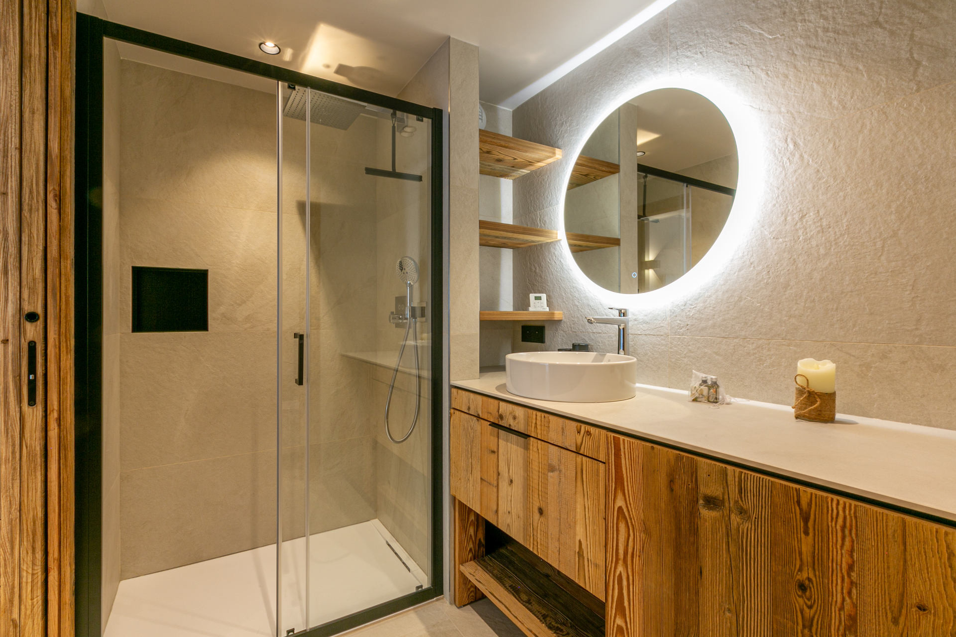 _lv_images__lot_0002340296_11_1458327