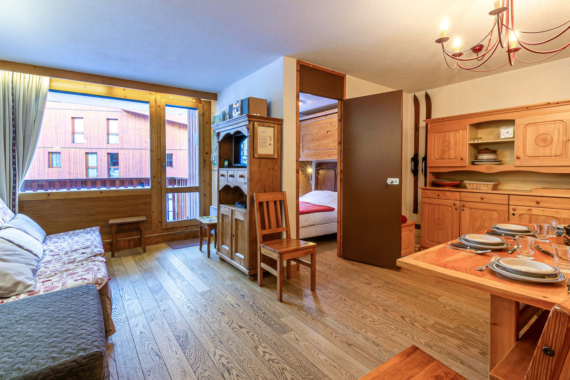 _lv_images__lot_0002340299_04_1456212