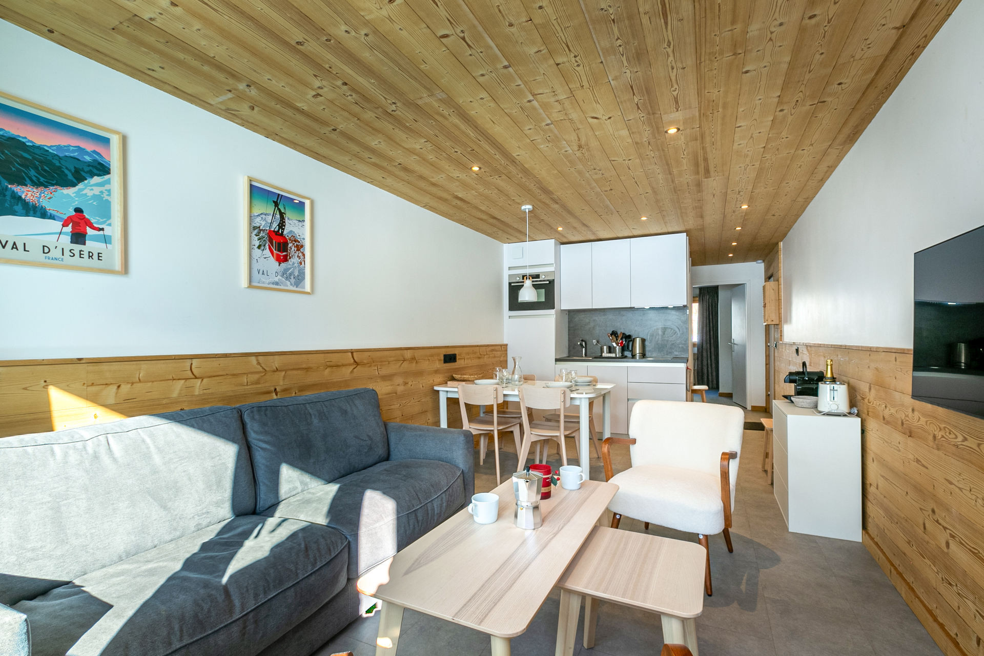 _lv_images__lot_0002340301_02_1455883