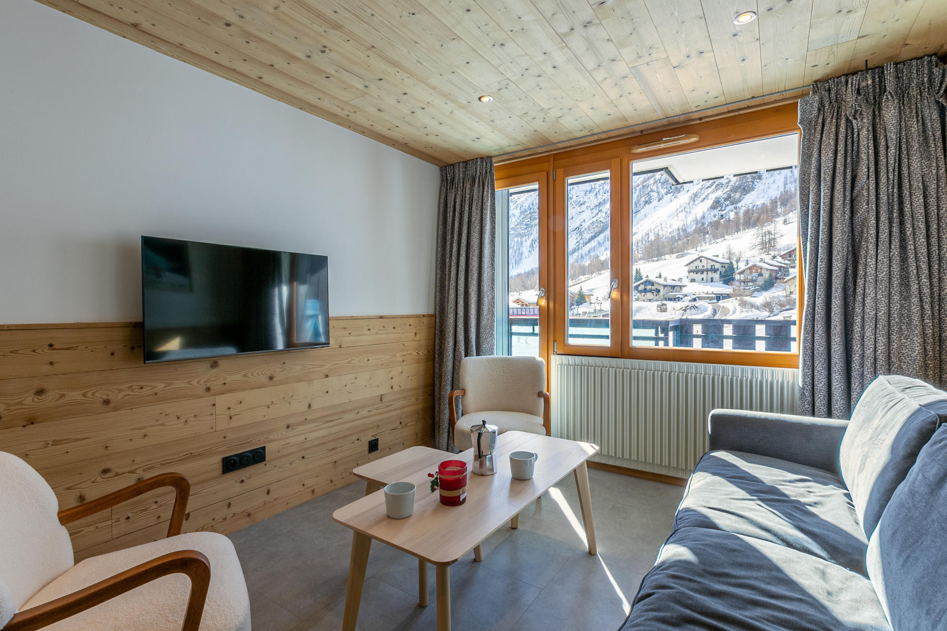 _lv_images__lot_0002340301_03_1455884