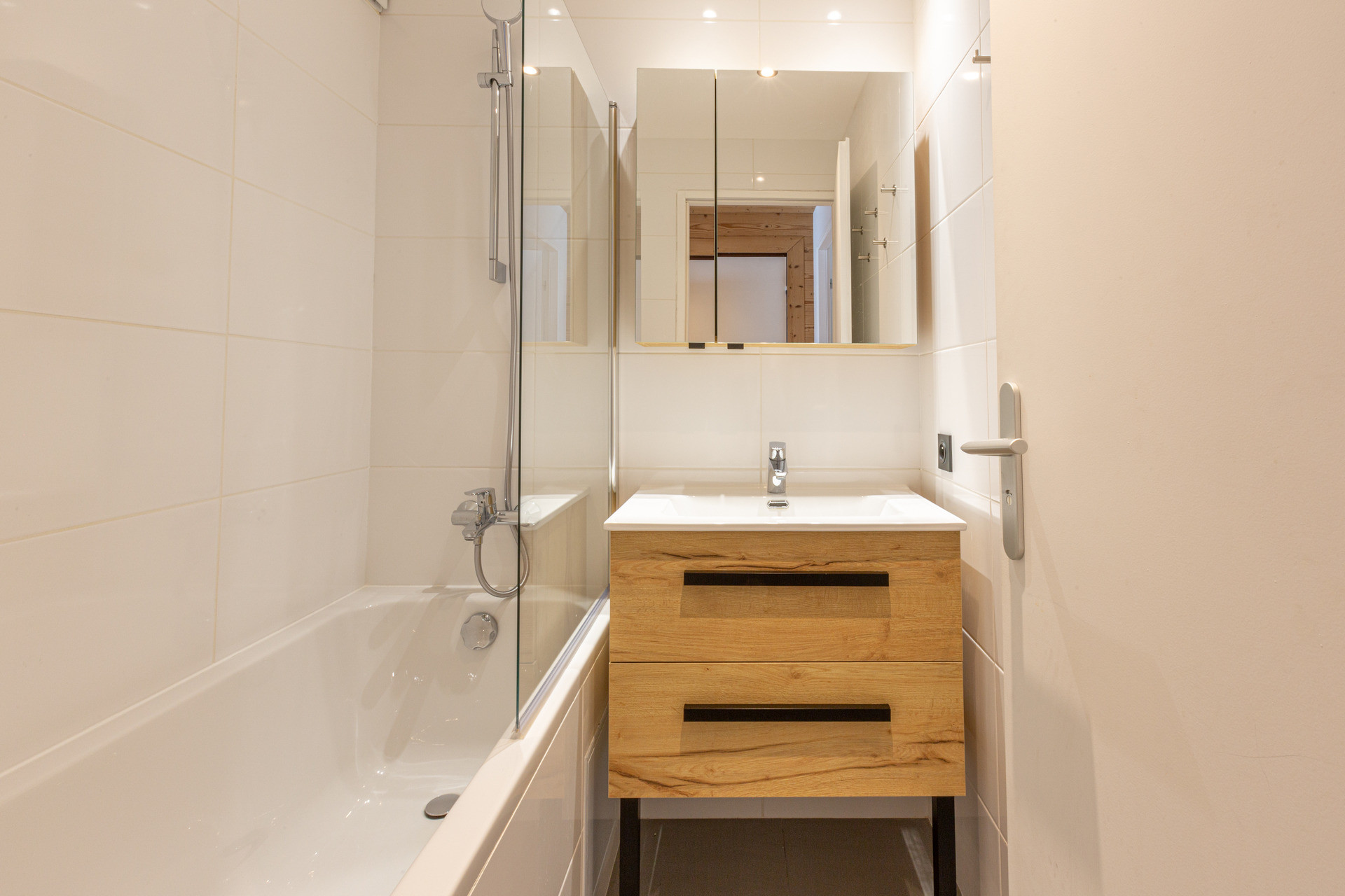 _lv_images__lot_0002340301_09_1455890