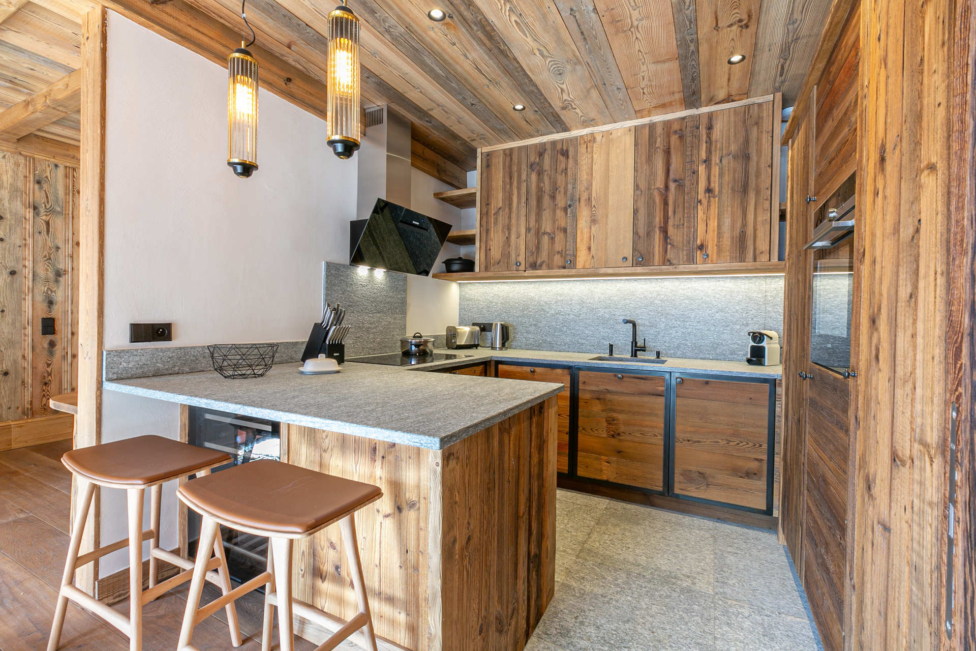 _lv_images__lot_0002340303_07_1454476