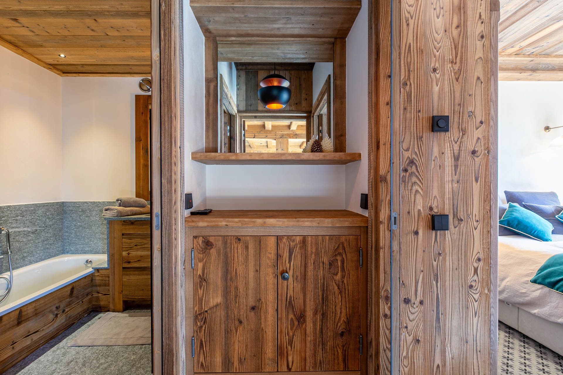 _lv_images__lot_0002340303_10_1454479