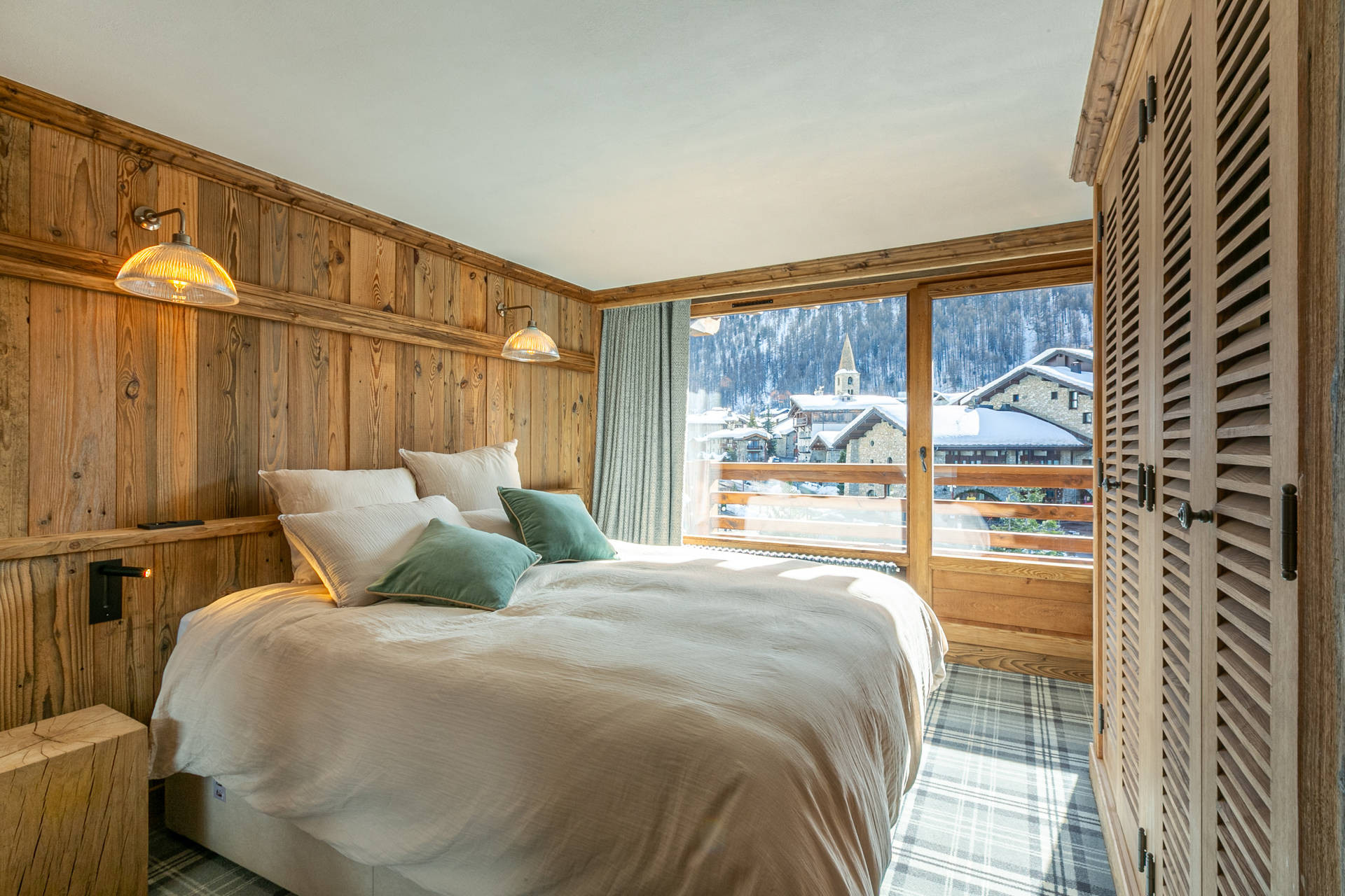 _lv_images__lot_0002340303_11_1454480