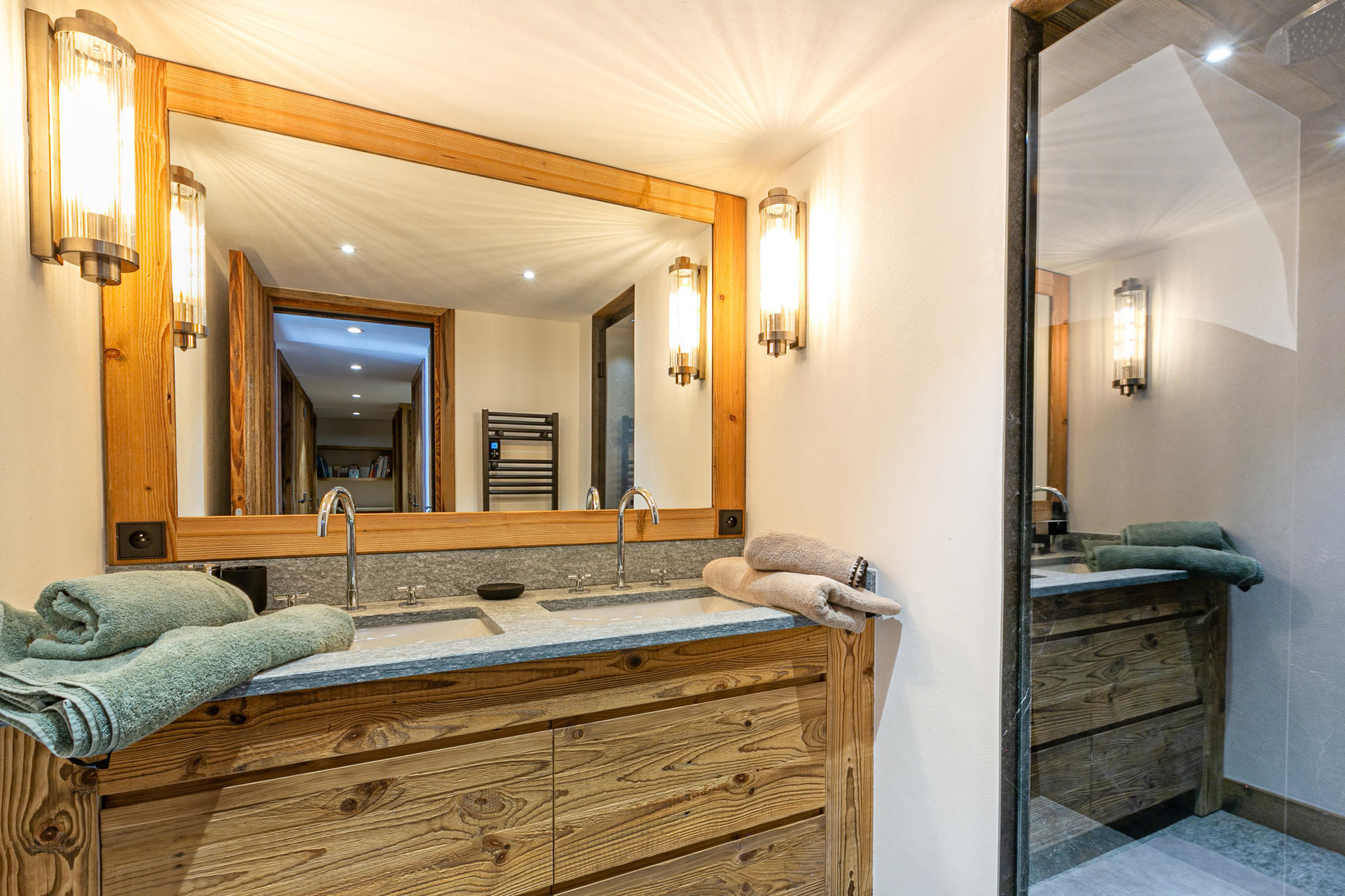 _lv_images__lot_0002340303_15_1454484