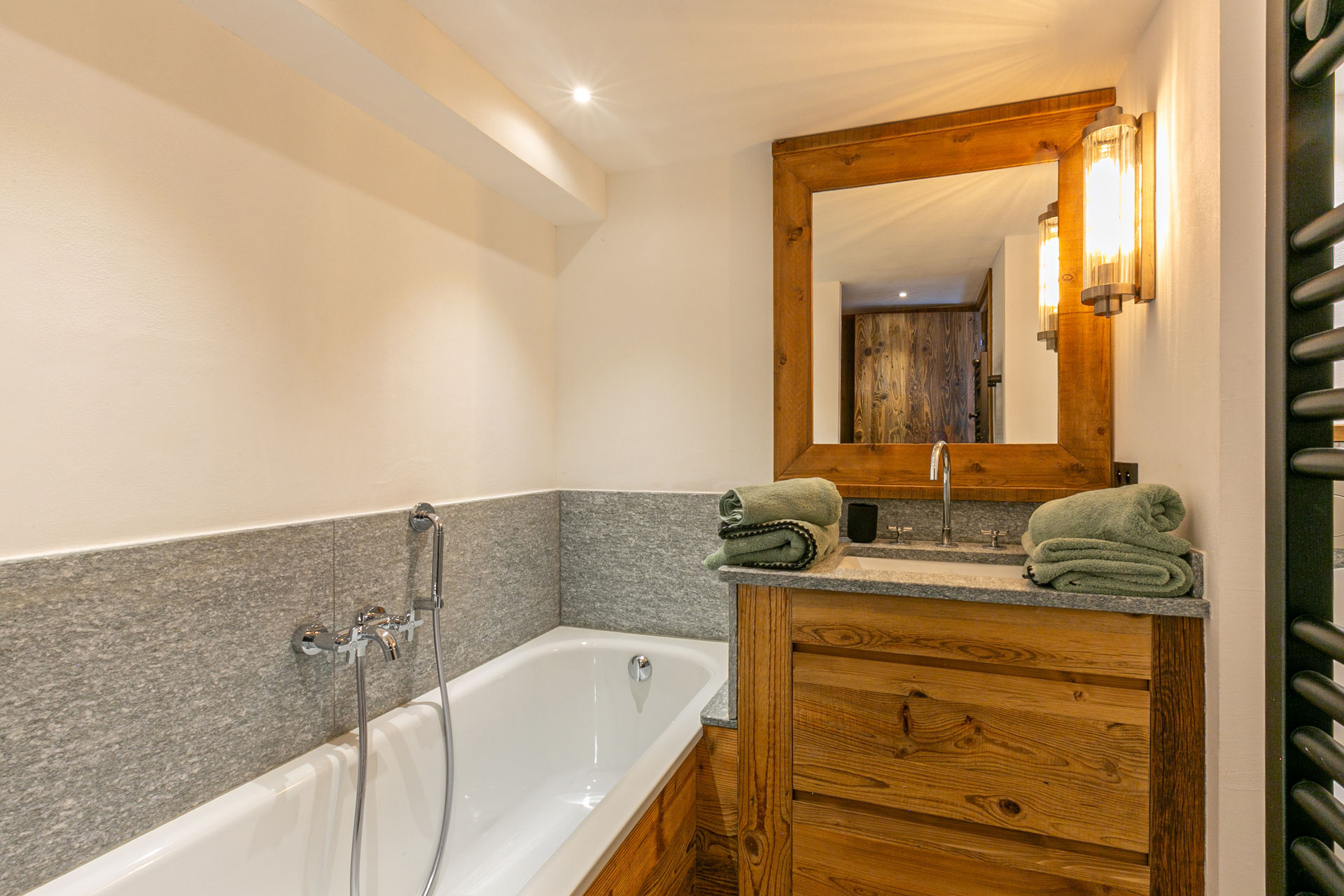 _lv_images__lot_0002340303_16_1454485