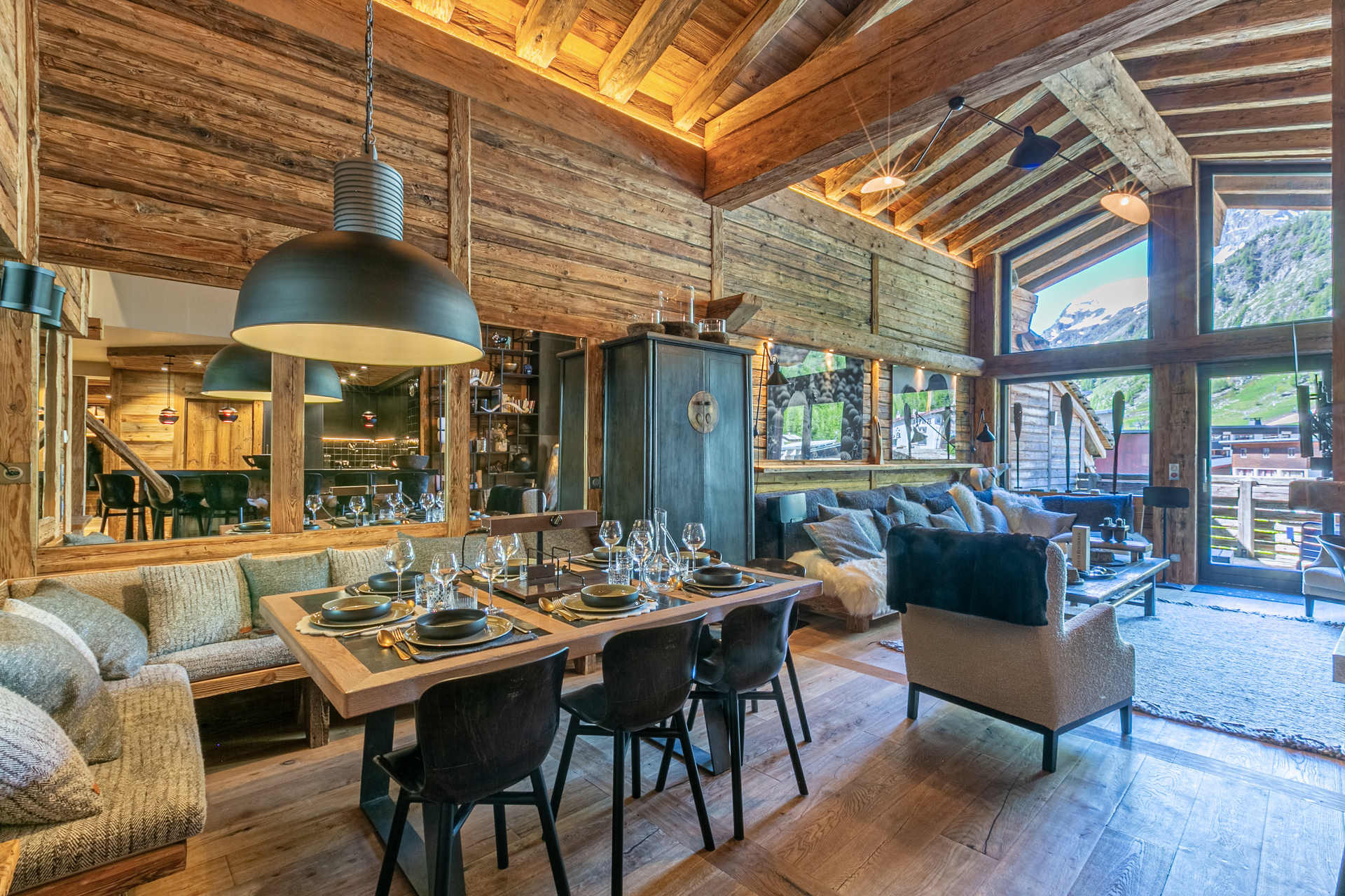 _lv_images__lot_0002340305_02_1454487