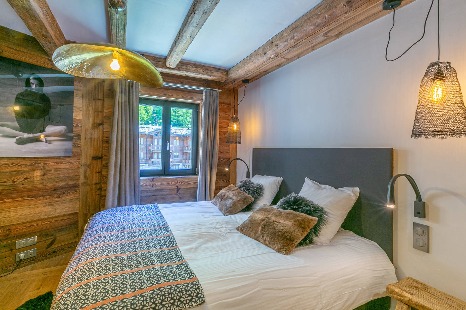 _lv_images__lot_0002340305_08_1454493