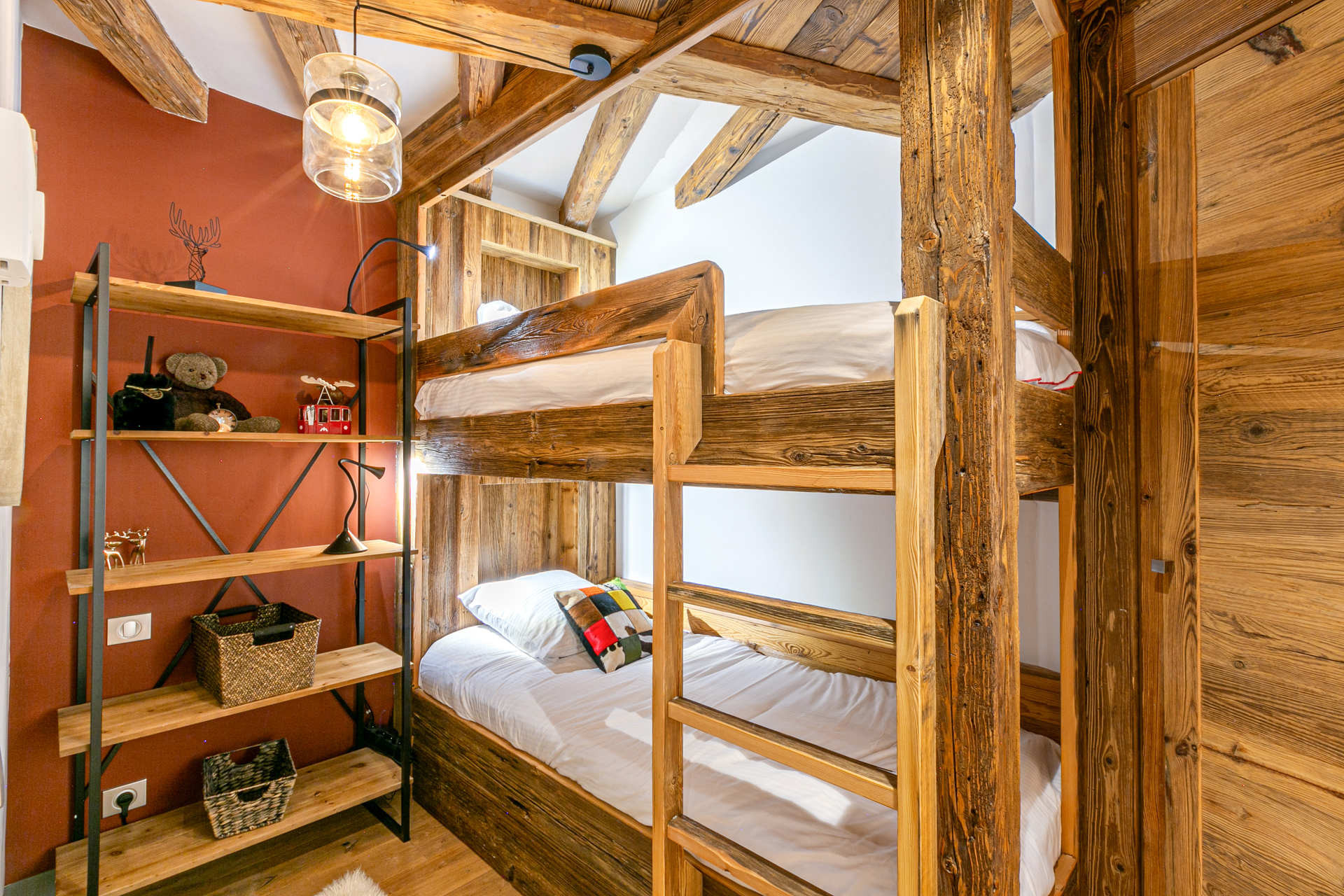 _lv_images__lot_0002340305_10_1454495