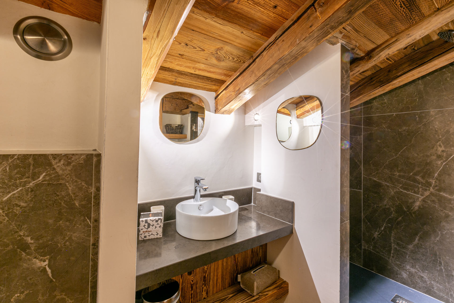 _lv_images__lot_0002340305_16_1454501