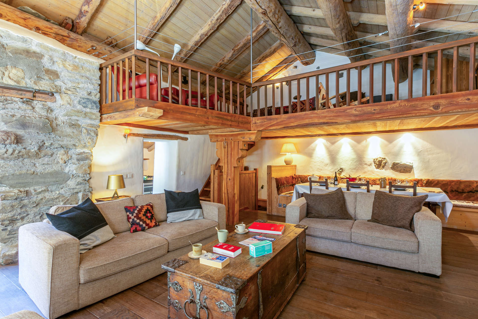 _lv_images__lot_0002340306_02_1456639