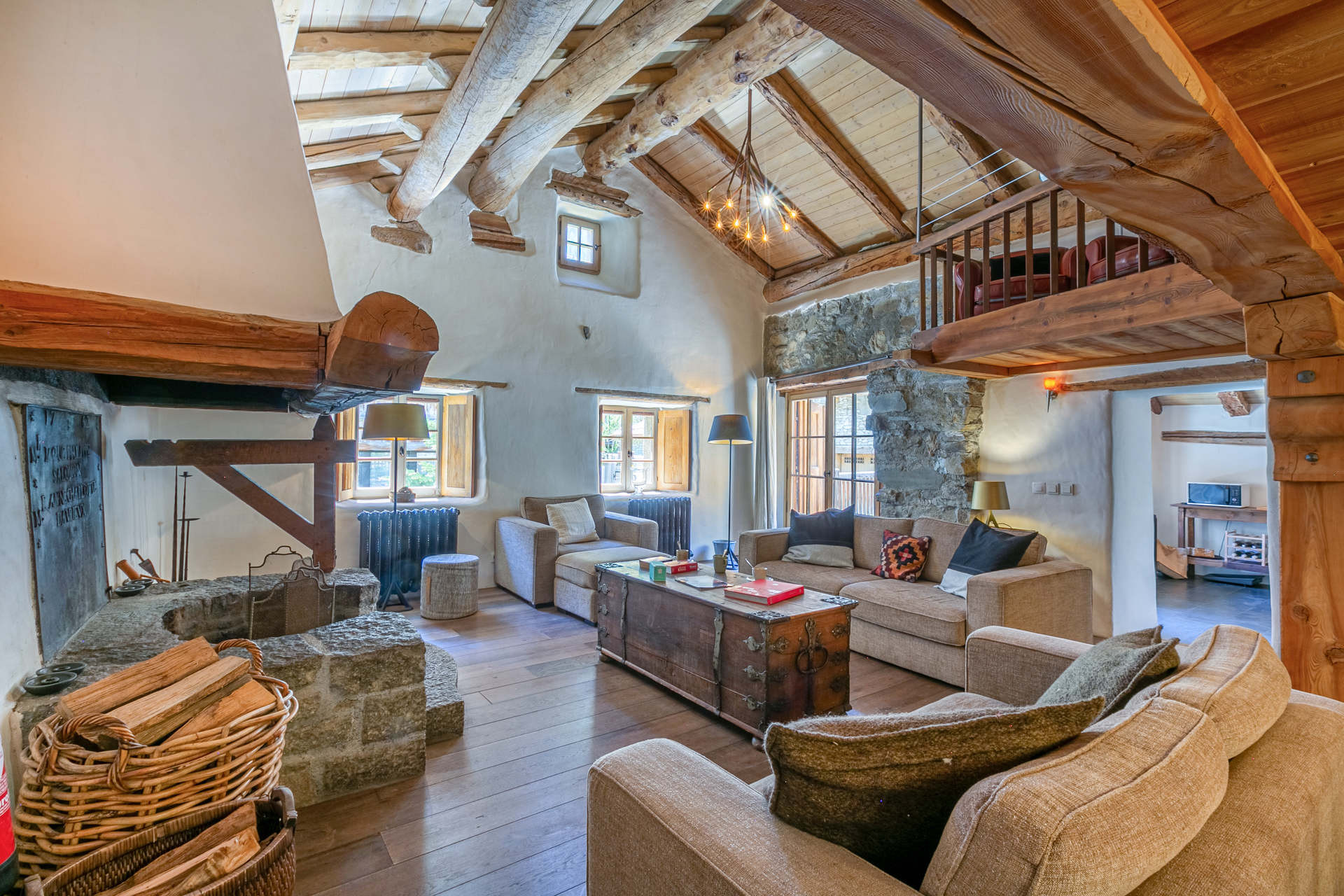 _lv_images__lot_0002340306_03_1456640