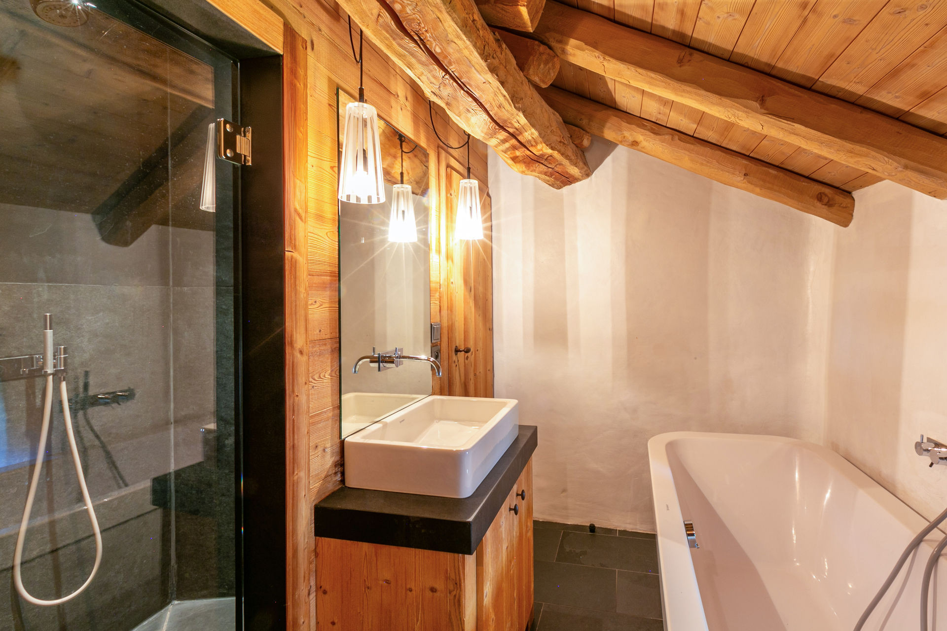 _lv_images__lot_0002340306_16_1456653