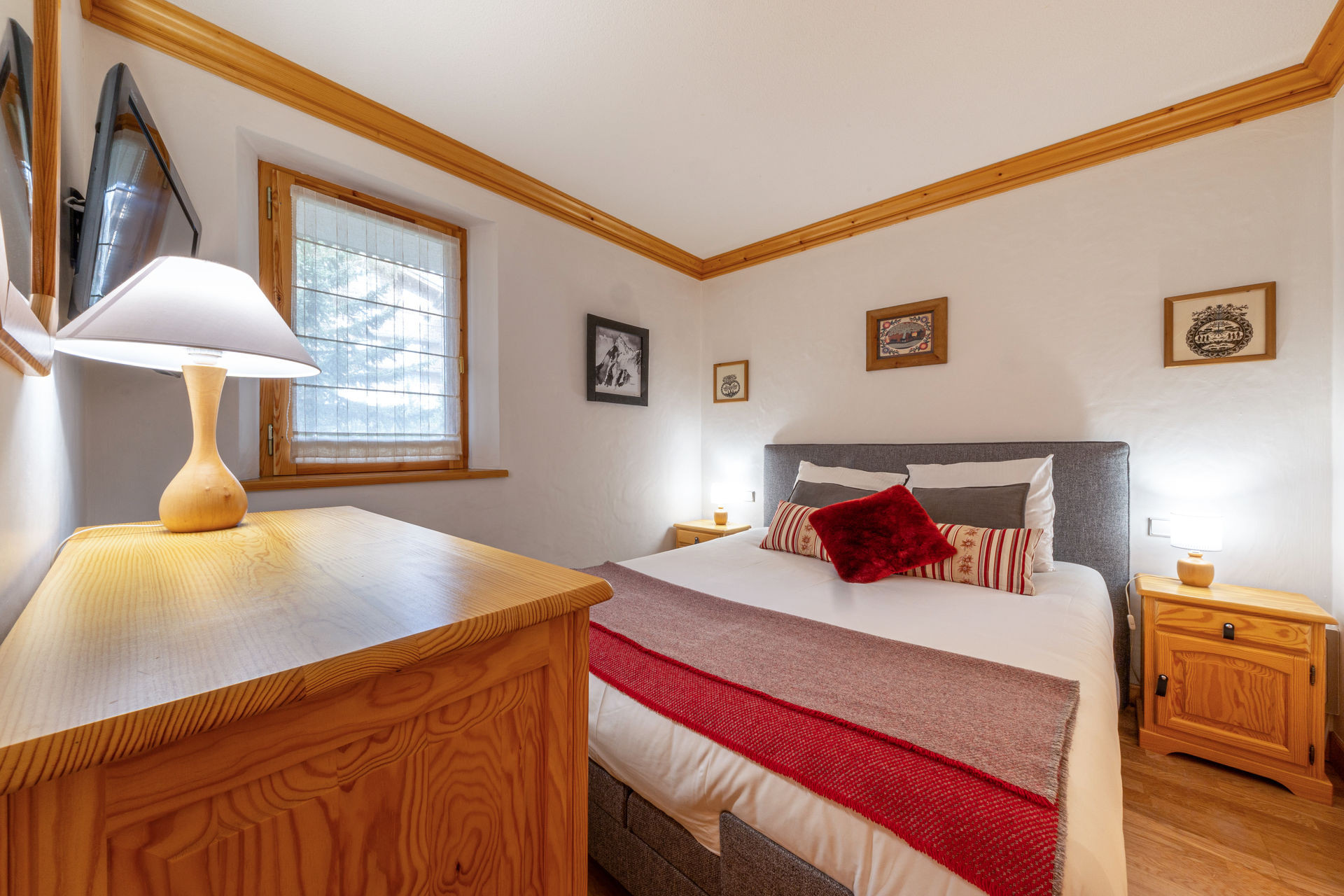 _lv_images__lot_0002340307_09_1456460