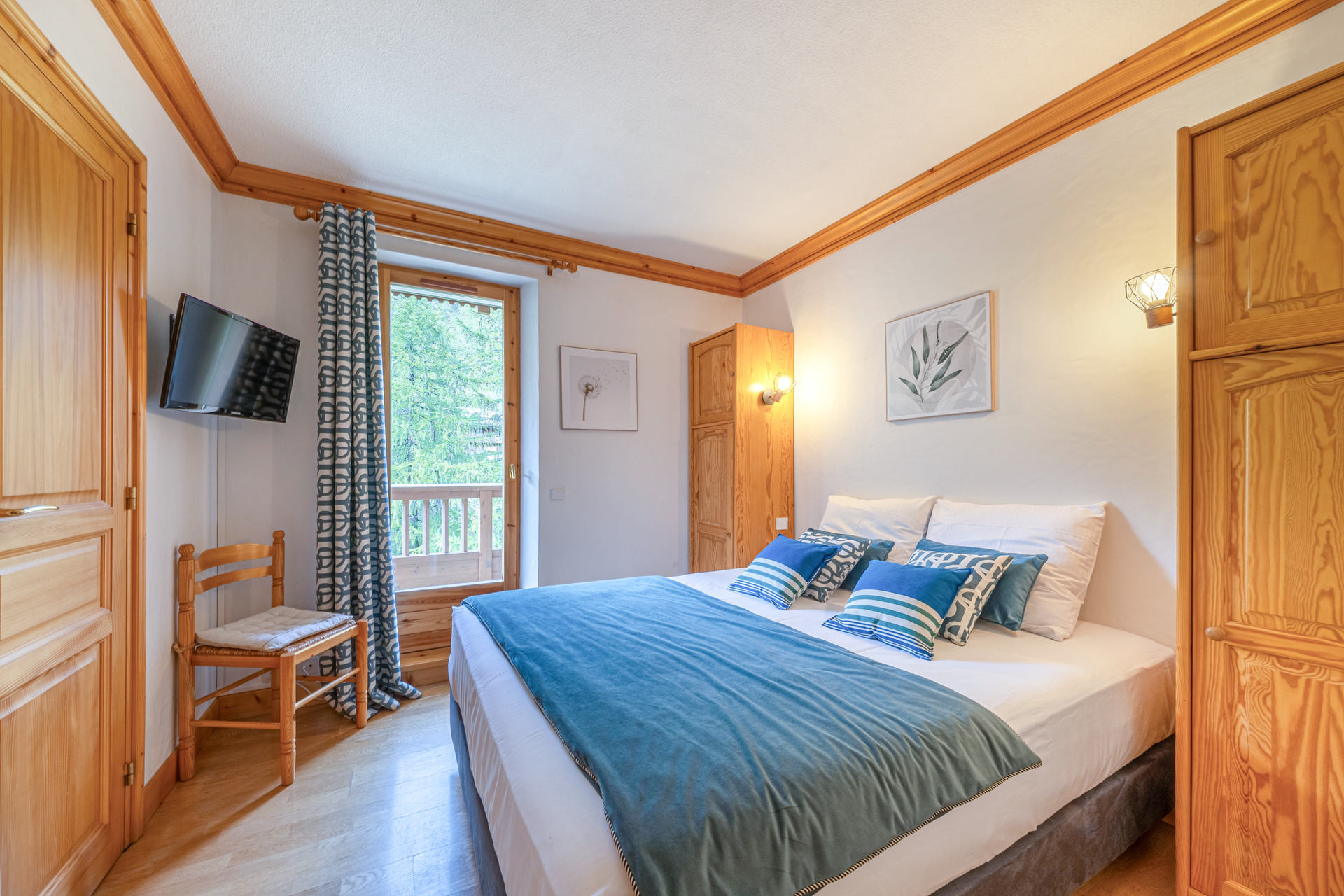 _lv_images__lot_0002340307_10_1456461